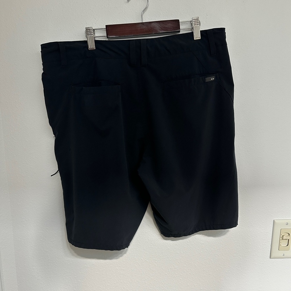 Oakley Men's navy blue Flat Front Shorts